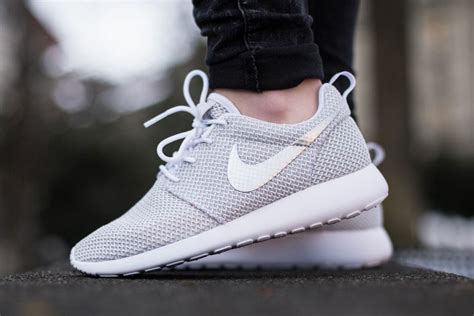 Amazon.com: Nike Roshe Run Womens